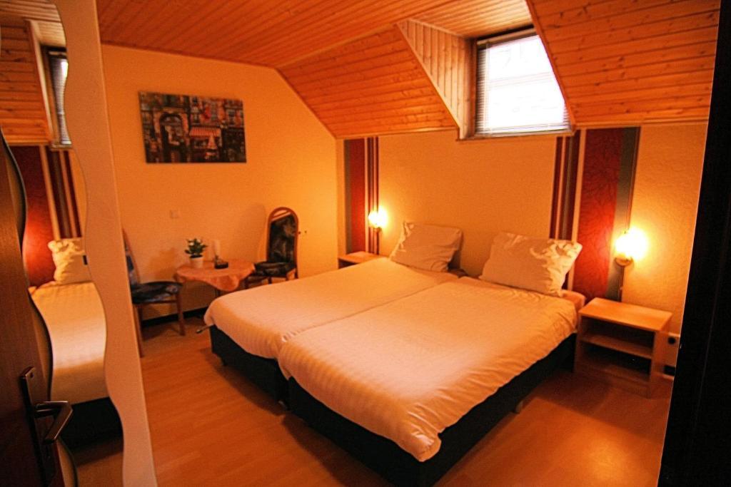 Hotel Zur Dorfschaenke Klotten Rom bilde